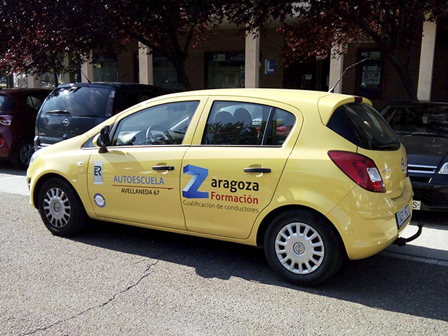 Rotulación de coche de Autoescuela